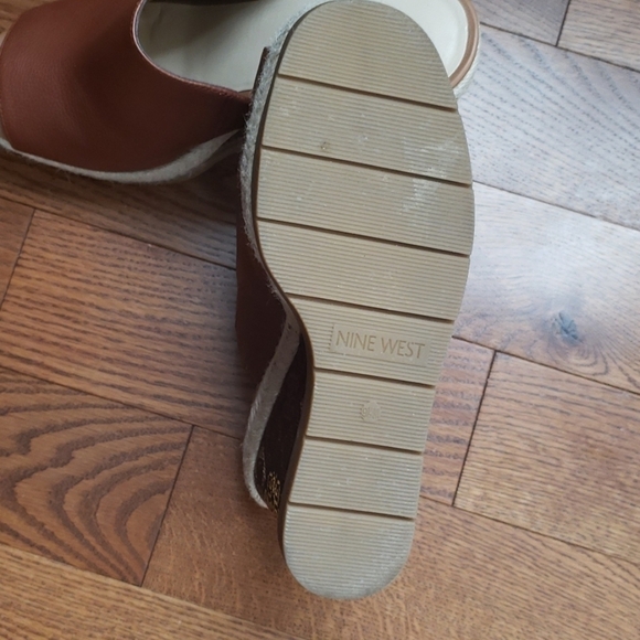 nine West platform wedge sandals. - Picture 3 of 6